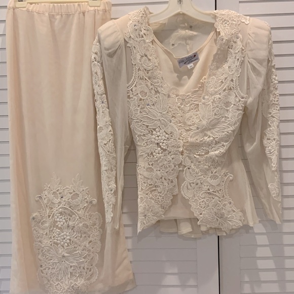Beautiful Vintage (1991) 3 piece Wedding Suite. - Picture 1 of 9